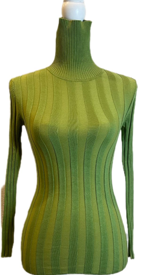 GREEN TURTLENECK SWEATER