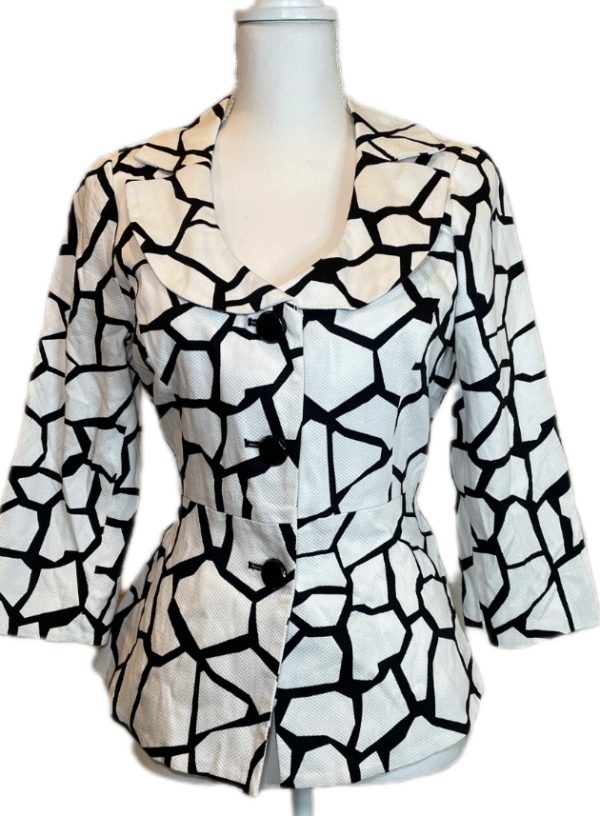 BLACK AND WHITE PRINT DOUBLE BUTTON BLAZER