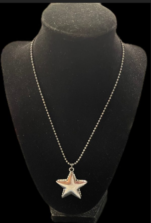 SILVER NECKLACE WITH STAR