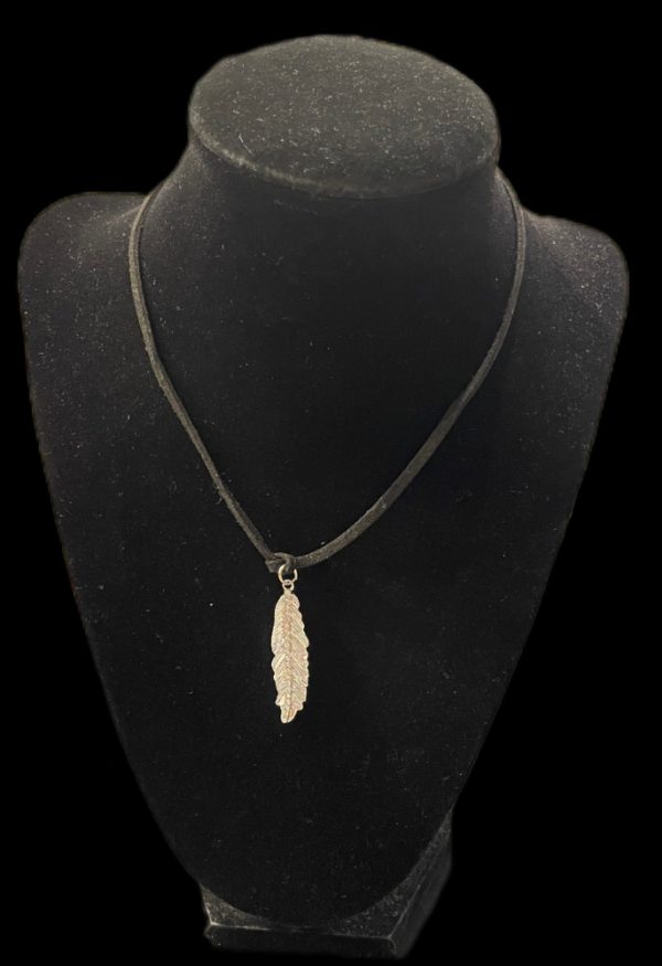 SILVER FEATHER DANGLE NECKLACE