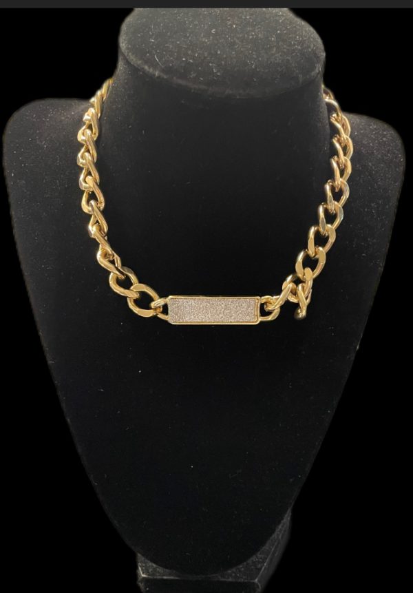 GOLD CUBAN FALT CURB WITH PLATE CHAIN