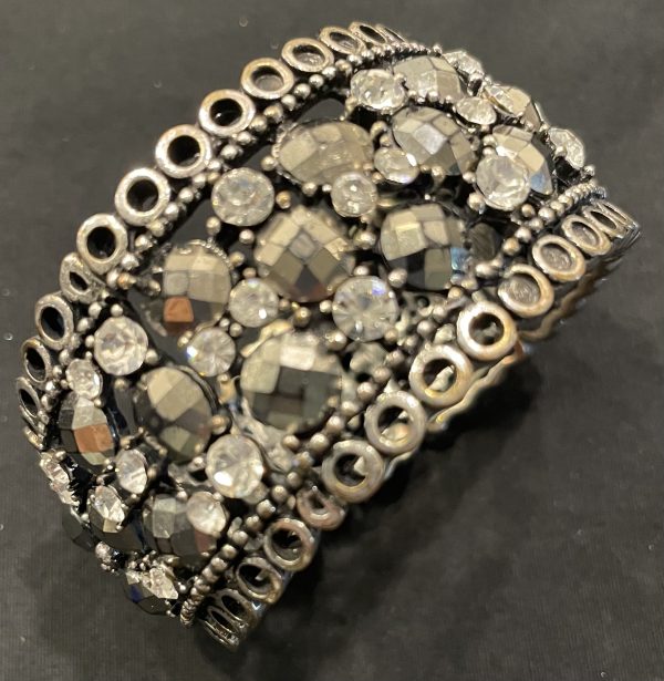 VINTAGE BLACK AND STONE CUFF BRACLET