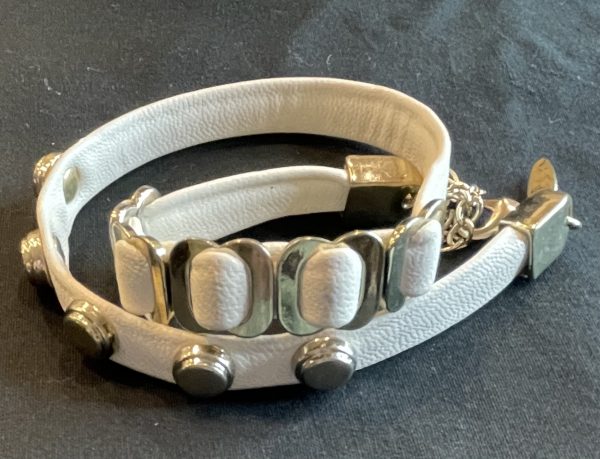 WHITE AND SILVER LEATHER BRACELET