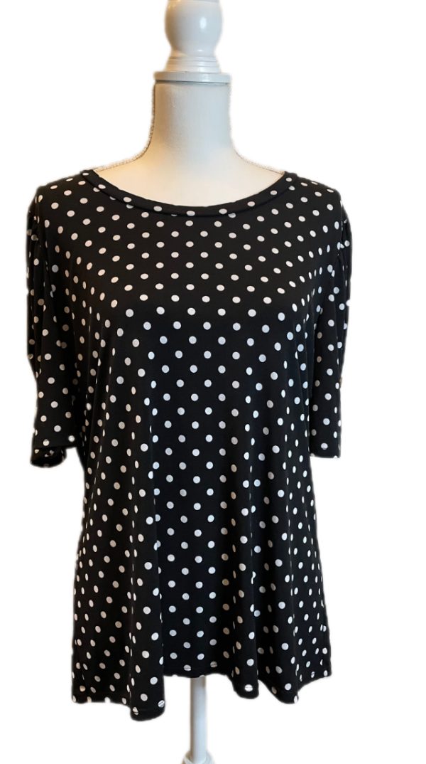 BLACK AND WHITE POLKA DOT TOP